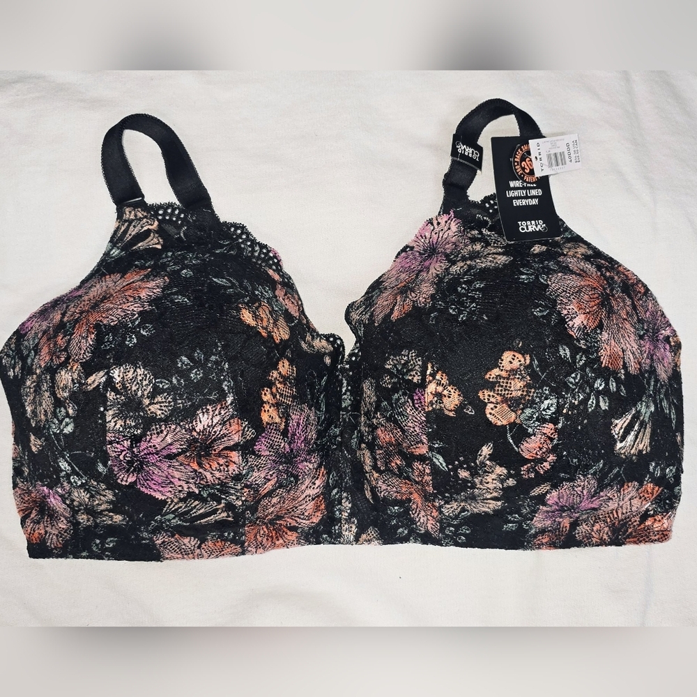 TORRID Lightly Lined Lace 360 Smoothing Wireless Bra - Picture 2 of 6